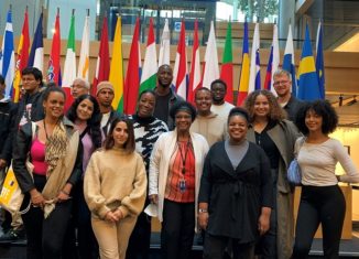 Europäisches Parlament in Straßburg 09.10.21. Joyce Muvunyi (Büroleiterin in Brussel. Links). Die Black Lives Matter Gruppe aus Nürnberg. Mina Bajalani, Dr. Herzberger-Fofana, Lena Mariama Meinhold, Vanessa Omoigui, Shana Filmore, Danial Eshete, Benedicta Schmitz, Wafa Meziane, Paul Arzten,(Stadtrat) Akim Gubara, Ibrahima Diop und Tobias Diemer (Lokalassistent in Erlangen) © Dr. Herzberger-Fofana