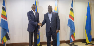 2019 trafen die beiden Präsidenten Paul Kagame und Felix Tshisekedi bereits aufeinander und diese Begegnung trägt auch heute eine aktuelle Relevanz. Ausgehend von der erneuerten Freundschaft zwischen den Staaten wirkte Ruanda an der Integration der DR Kongo in die EAC mit. © Paul Kagame, Flickr.com