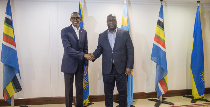 2019 trafen die beiden Präsidenten Paul Kagame und Felix Tshisekedi bereits aufeinander und diese Begegnung trägt auch heute eine aktuelle Relevanz. Ausgehend von der erneuerten Freundschaft zwischen den Staaten wirkte Ruanda an der Integration der DR Kongo in die EAC mit. © Paul Kagame, Flickr.com