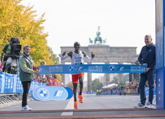Kipchoge gewann bereits 15 von seinen 17 offiziellen Marathonläufen und stellte im Rahmen des diesjährigen Berlin Marathons einen Weltrekord auf. © SCC EVENTS/camera4_Tilo Wiedensohler