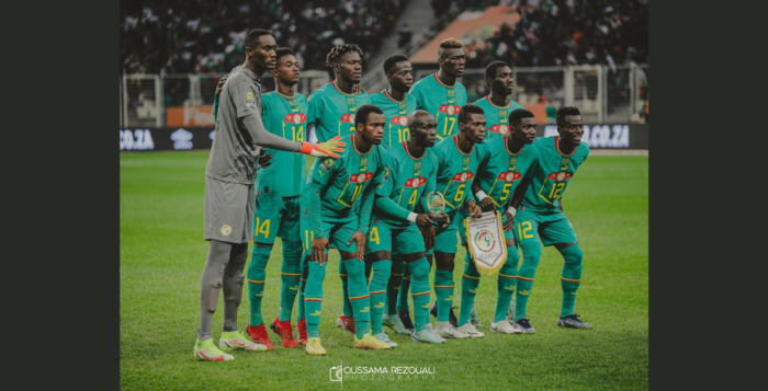 Das senegalesische Nationalteam im Nelson-Mandela-Stadion in Algerien. Beim CHAN treten ausschließlich afrikanische Spieler an, die in ihren heimischen Ligen spielen. ©Oussama Rezouali Photography